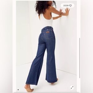 🆕 Free People X Wrangler Wanderer 622 High Rise Flare Jeans. NWT. Dark Wash